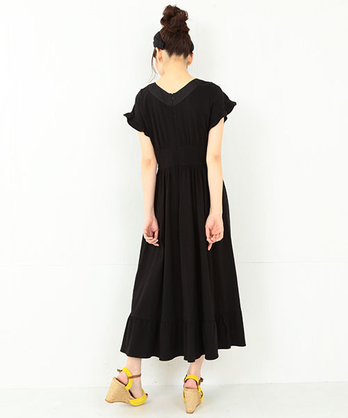 CAROLINA GLASER(カロリナ グレイサー)の「CAROLINA GLASER / カットソーマキシワンピース(ワンピース・レディース・ブラック/クリーム・ONE SIZE)」の5枚目の写真