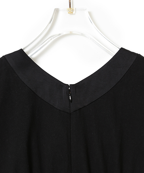 CAROLINA GLASER(カロリナ グレイサー)の「CAROLINA GLASER / カットソーマキシワンピース(ワンピース・レディース・ブラック/クリーム・ONE SIZE)」の20枚目の写真