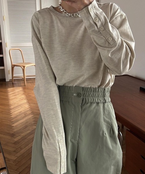 WILLFULLY(ウィルフリー)の「cotton back tag button sleeve long T(Tシャツ/カットソー・レディース・オートミール/ブラック/ホワイト・FREE)」の3枚目の写真