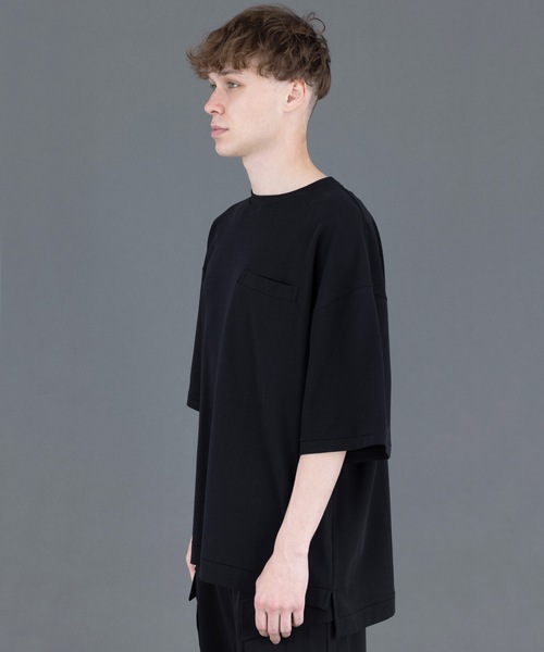 FORTUNA HOMME（フォルトゥナオム）の「FORTUNAHOMME Clear Ponti Tailored Tee（Tシャツ/カットソー・メンズ・ブラック/ホワイト・2/1）」の6枚目の写真