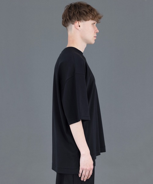 FORTUNA HOMME（フォルトゥナオム）の「FORTUNAHOMME Clear Ponti Tailored Tee（Tシャツ/カットソー・メンズ・ブラック/ホワイト・2/1）」の8枚目の写真