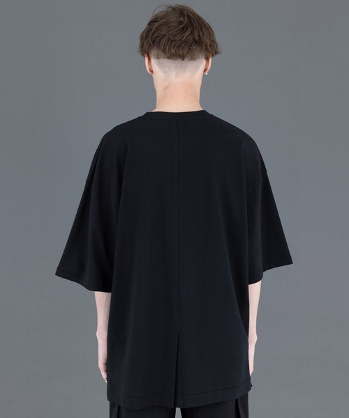 FORTUNA HOMME（フォルトゥナオム）の「FORTUNAHOMME Clear Ponti Tailored Tee（Tシャツ/カットソー・メンズ・ブラック/ホワイト・2/1）」の5枚目の写真