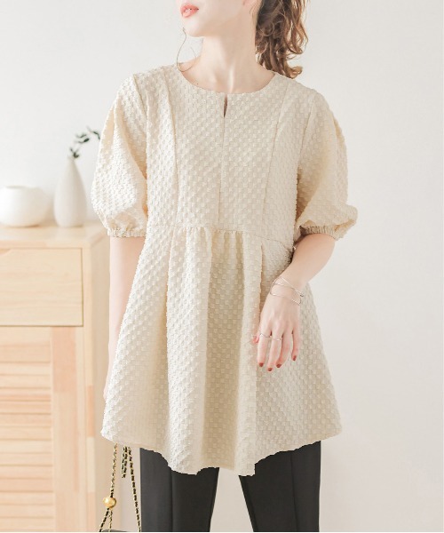 SUGAR BISKET（シュガービスケット）の「ジャガードペプラムブラウス（シャツ/ブラウス・レディース・黄緑系/ベージュ/ホワイト/ブラック・フリー）」の3枚目の写真