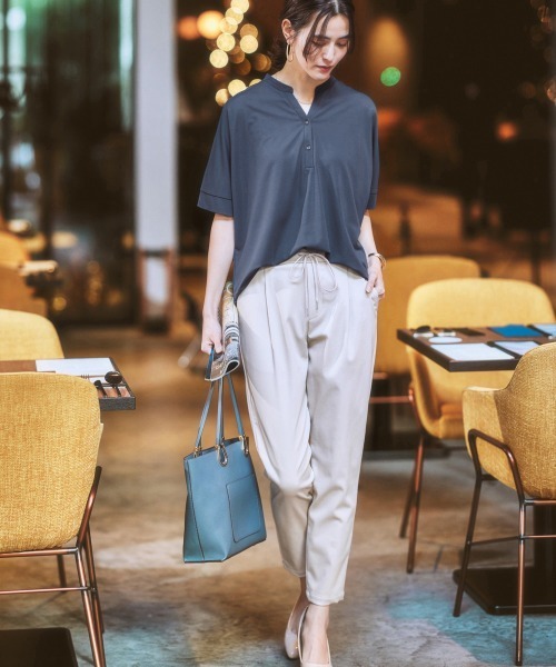 7days Life Styling(セブンデイズライフスタイリング)の「ブラウス見えシルケットポンチスキッパーチュニックカットソートップス(Tシャツ/カットソー・レディース・グレイッシュベージュ/ブラック/オフホワイト/ブルーグレー/ミント・M/LL/S/L)」の11枚目の写真