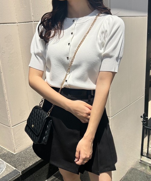 one after another NICE CLAUP（ワンアフターアナザーナイスクラップ）の「ハートボタン前後2wayニット（カーディガン/ボレロ・レディース・ブラック/オフホワイト/ピンク/杢グレー・FREE）」の6枚目の写真