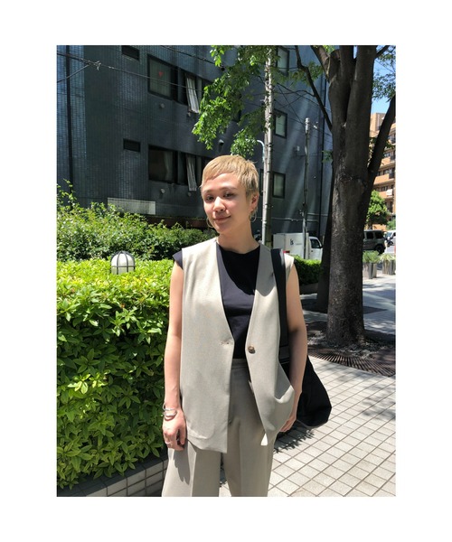 BLACK BY MOUSSY(ブラックバイマウジー)の「long slit vest(ロングスリットベスト)(ベスト・レディース・ベージュ/ブラック・FREE)」の9枚目の写真