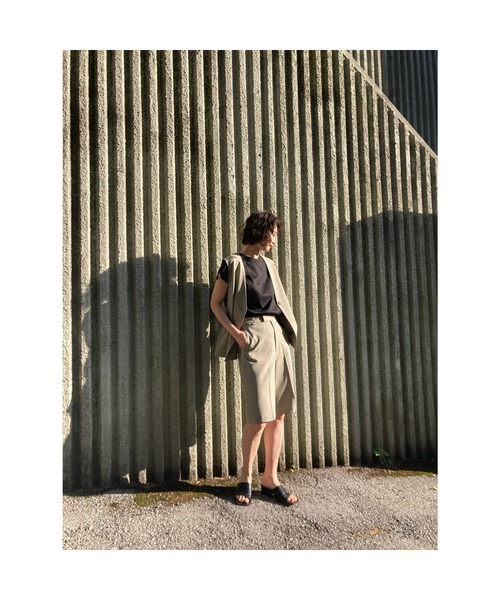 BLACK BY MOUSSY(ブラックバイマウジー)の「long slit vest(ロングスリットベスト)(ベスト・レディース・ベージュ/ブラック・FREE)」の11枚目の写真