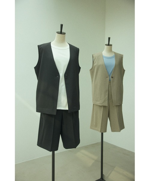 BLACK BY MOUSSY(ブラックバイマウジー)の「long slit vest(ロングスリットベスト)(ベスト・レディース・ベージュ/ブラック・FREE)」の15枚目の写真