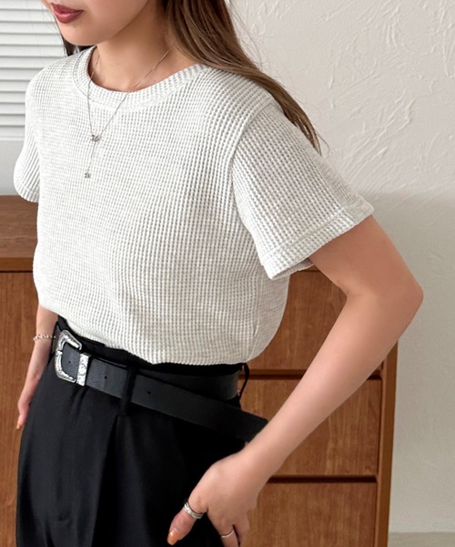 apres jour mignon（アプレジュールミニョン）の「ワッフルショートTシャツ【ZOZOTOWN限定アイテム】（Tシャツ/カットソー・レディース・アイボリー/ブラック系その他/ナチュラル・フリー/X-LARGE）」の3枚目の写真