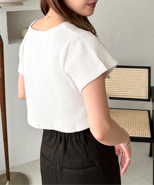 apres jour mignon（アプレジュールミニョン）の「ワッフルショートTシャツ【ZOZOTOWN限定アイテム】（Tシャツ/カットソー・レディース・アイボリー/ブラック系その他/ナチュラル・フリー/X-LARGE）」の6枚目の写真