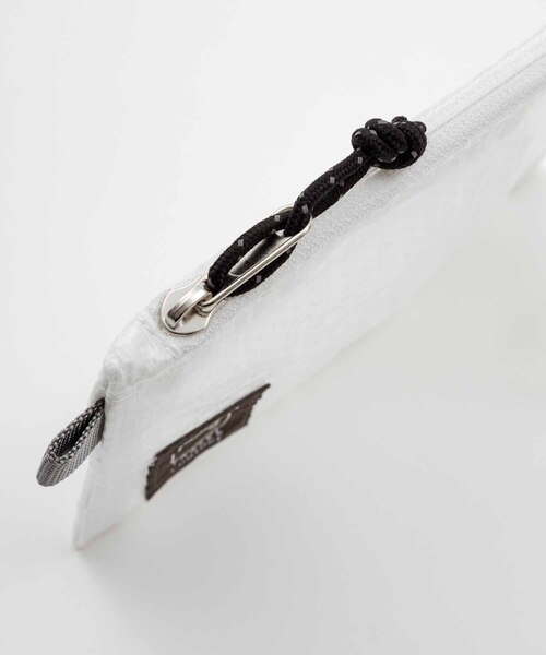ADAM ET ROPE'(アダムエロペ)の「【TRAVEL COUTURE】《Lサイズ》レジャーFab Gadget Pouch L(ポーチ・メンズ・ホワイト・FREE)」の2枚目の写真