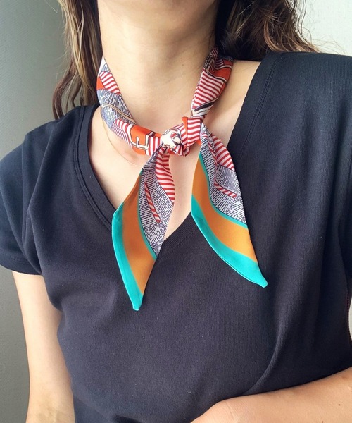 Q（キュー）の「ボーダーナロースカーフ（バンダナ/スカーフ・レディース・ネイビー系/オレンジ系・ONE SIZE）」の2枚目の写真