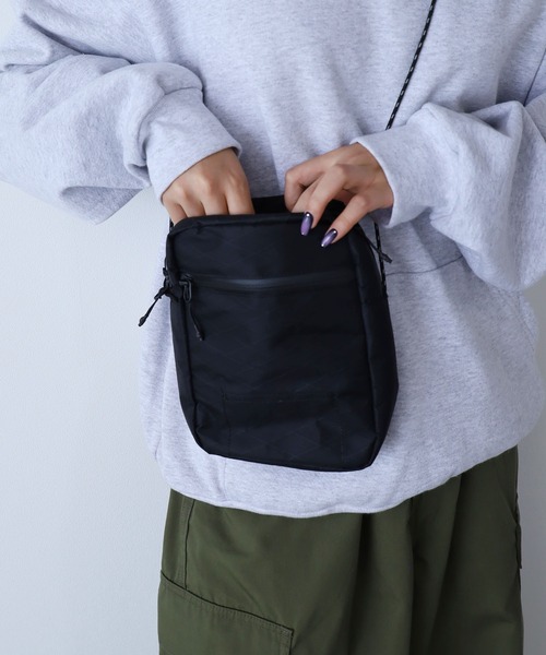 BURLAP OUTFITTER（バーラップアウトフィッター）の「BURLAP OUTFITTER/バーラップアウトフィッター CROSSBODY BAG ボディバッグ（ボディバッグ/ウエストポーチ・メンズ・ダークベージュ/ブラック/ナチュラル・ONE SIZE）」の16枚目の写真