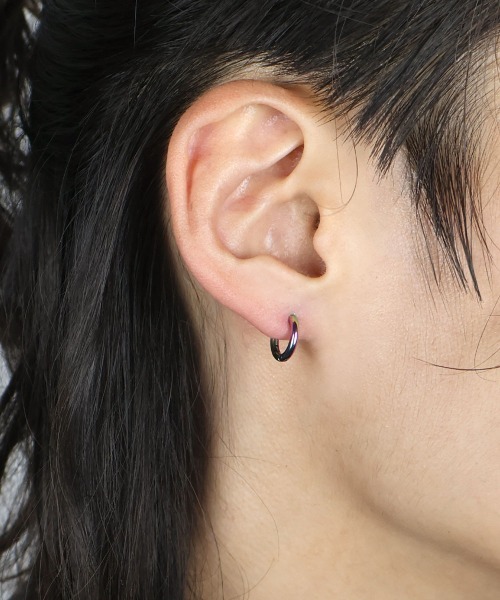 4INT.（フォイント）の「シンプル フープピアス / サージカルステンレス316L (金属アレルギー対応)（ピアス（両耳用）・メンズ・シルバー/ブラック/ゴールド/レインボー・12/15 /18）」の5枚目の写真