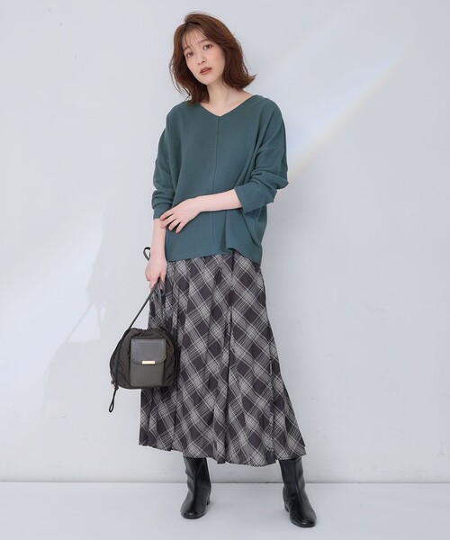 ANY(エニィ)の「【洗濯機可能】Vネックニットソー(Tシャツ/カットソー・レディース・ライトグレー系/ワイン系/グリーン系/アイボリー系・F)」の5枚目の写真