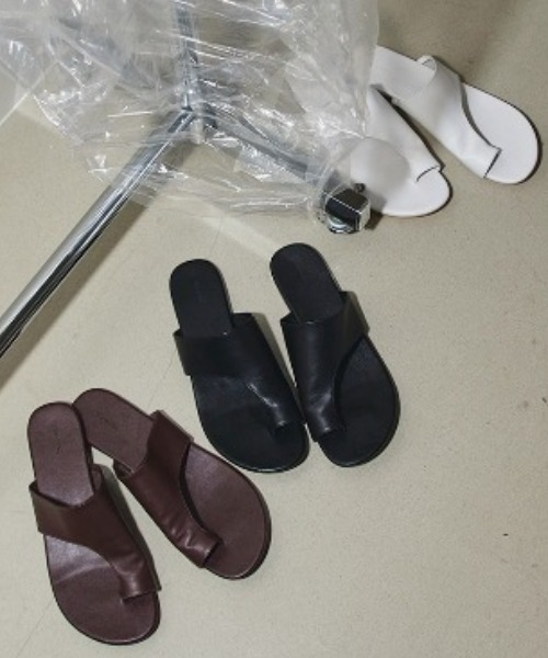 TODAYFUL(トゥデイフル)の「TODAYFUL Tong Leather Sandals 12111047(サンダル・レディース・ブラック・37/38)」の3枚目の写真