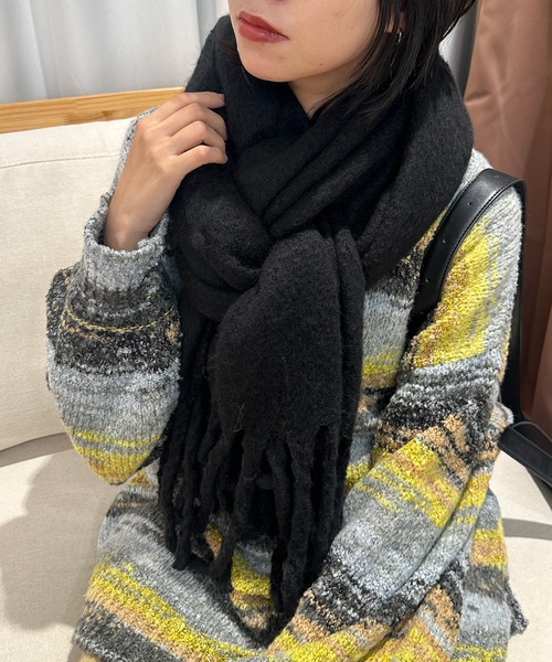 kutir（クティール）の「kutirlune／フリンジボリュームマフラー（マフラー・レディース・カーキ/アイボリー/ブラック/ベージュ/ブルー/グレー・FREE）」の3枚目の写真