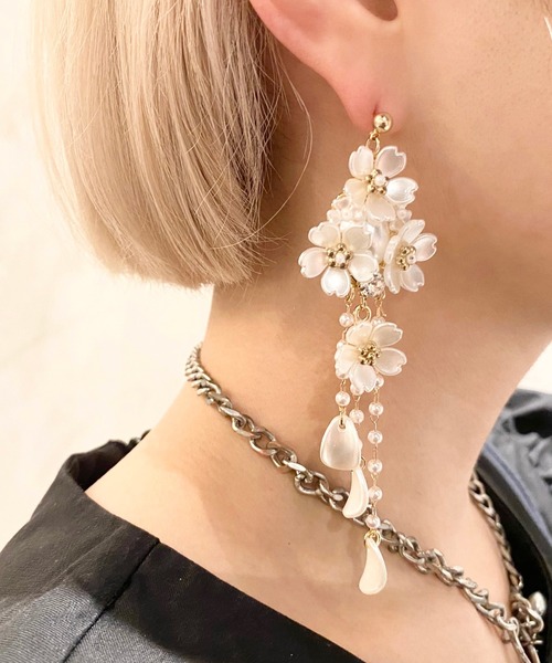 amplis（アンプリス）の「ブロッサムピアス/september pierce（ピアス（両耳用）・レディース・ホワイト・FREE）」の4枚目の写真