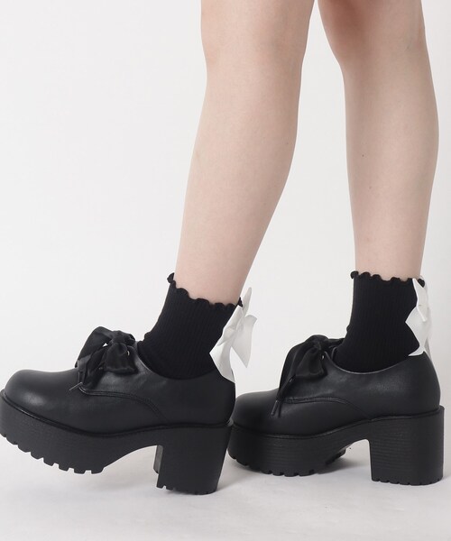 cs T&P(シーエスティーアンドピー)の「厚底サテンリボンレースアップシューズ(パンプス・レディース・ブラック/ブラック系1・S/L/LL/M)」の8枚目の写真