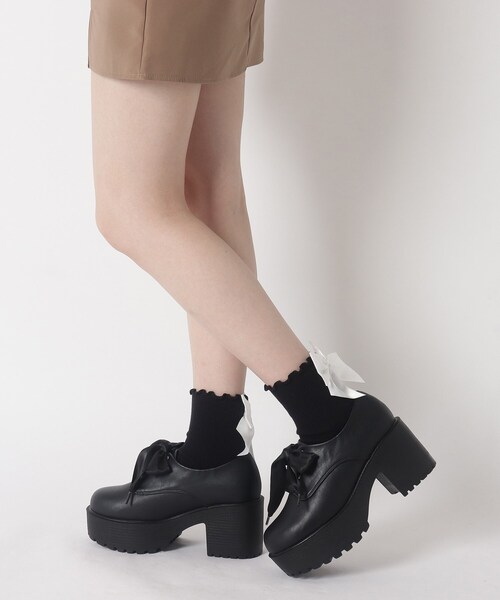 cs T&P(シーエスティーアンドピー)の「厚底サテンリボンレースアップシューズ(パンプス・レディース・ブラック/ブラック系1・S/L/LL/M)」の9枚目の写真