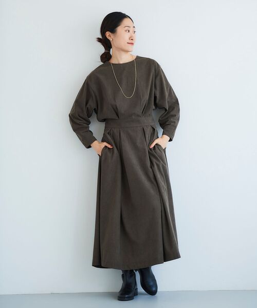 le.coeur blanc（ルクールブラン）の「コーデュロイタックワンピース（ワンピース・レディース・ベージュ/ブラウン・38）」の4枚目の写真