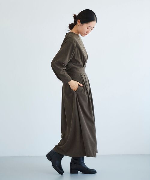 le.coeur blanc（ルクールブラン）の「コーデュロイタックワンピース（ワンピース・レディース・ベージュ/ブラウン・38）」の8枚目の写真