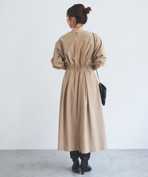 le.coeur blanc（ルクールブラン）の「コーデュロイタックワンピース（ワンピース・レディース・ベージュ/ブラウン・38）」の16枚目の写真