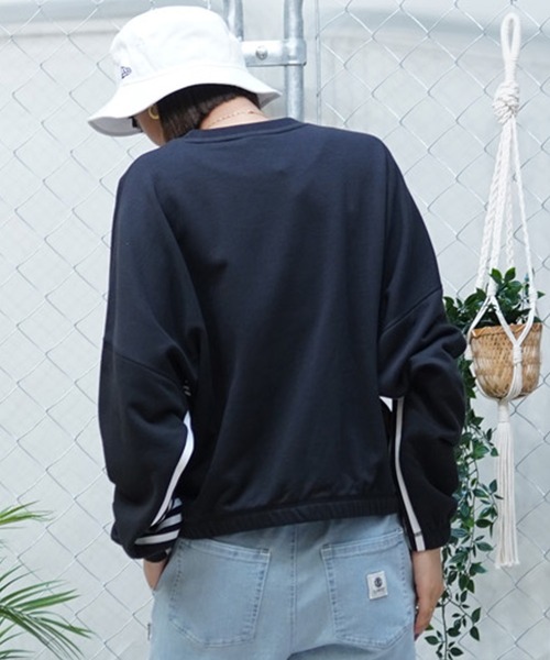 adidas(アディダス)の「adidas/アディダス スウェット クルーネック ワンポイント KNR46(スウェット・レディース・ブラック・M/L)」の5枚目の写真