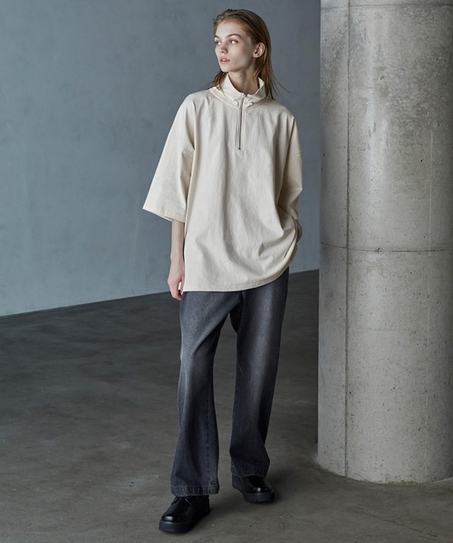 SERACE(セラス)の「【SERACE】Oversize short sleeve half zip T-Shirt / オーバーサイズ半袖ハーフジップTシャツ(Tシャツ/カットソー・メンズ・アイボリー/ブラック/グレイッシュブルー・L/M)」の12枚目の写真