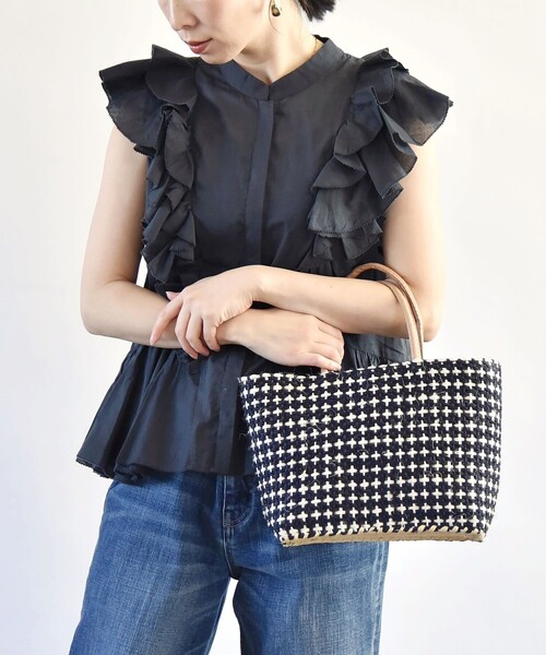 quaranciel(カランシエル)の「quaranciel:〈洗濯機可能〉コットン ボイル ラッフル ペプラム シャツ ブラウス(シャツ/ブラウス・レディース・カーキ/ブラック/ホワイト・ONE SIZE)」の1枚目の写真