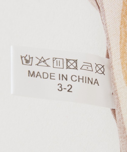 KATHARINE ROSS(キャサリンロス)の「【KATHARINE ROSS】シルクスカーフ ネコ WEB限定(バンダナ/スカーフ・レディース・ブラック/ベージュ/グリーン・MEDIUM)」の16枚目の写真