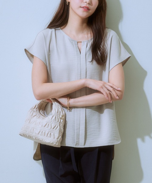 7days Life Styling(セブンデイズライフスタイリング)の「麻調合繊フロントタックブラウス(しわになりにくい・接触冷感・UVカット・洗える)(シャツ/ブラウス・レディース・モカ/ネイビー/ライトベージュ/グリーン・S/M/L/LL)」の3枚目の写真