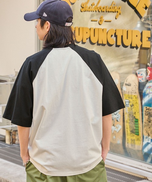 U.S. POLO ASSN.（ユーエスポロアッスン）の「U.S. POLO ASSN. /ユーエスポロアッスン 別注 ワンポイント刺繍 ラグラン配色オーバーサイズ半袖Tシャツ（Tシャツ/カットソー・レディース・チャコールグレー/ブラック系2/ブラック/カーキ/ボルドー/ブラウン/ブラック系1/ネイビー/ワインレッド/ブラウン系/ダークグリーン・S/M/L/XL）」の17枚目の写真