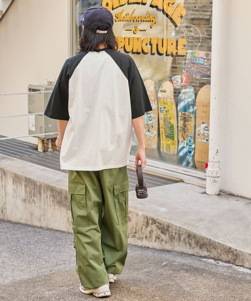 U.S. POLO ASSN.（ユーエスポロアッスン）の「U.S. POLO ASSN. /ユーエスポロアッスン 別注 ワンポイント刺繍 ラグラン配色オーバーサイズ半袖Tシャツ（Tシャツ/カットソー・レディース・チャコールグレー/ブラック系2/ブラック/カーキ/ボルドー/ブラウン/ブラック系1/ネイビー/ワインレッド/ブラウン系/ダークグリーン・S/M/L/XL）」の19枚目の写真