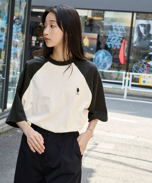 U.S. POLO ASSN.（ユーエスポロアッスン）の「U.S. POLO ASSN. /ユーエスポロアッスン 別注 ワンポイント刺繍 ラグラン配色オーバーサイズ半袖Tシャツ（Tシャツ/カットソー・レディース・チャコールグレー/ブラック系2/ブラック/カーキ/ボルドー/ブラウン/ブラック系1/ネイビー/ワインレッド/ブラウン系/ダークグリーン・S/M/L/XL）」の20枚目の写真