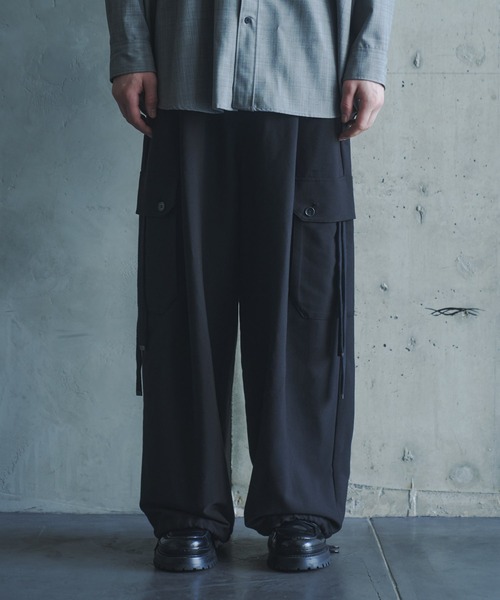 DOOPZ(ドープス)の「Parachute Wide Cargo Pants - パラシュートワイドカーゴパンツ(カーゴパンツ・メンズ・ブラック/ベージュ/ブラウン・MEDIUM/SMALL/LARGE)」の20枚目の写真