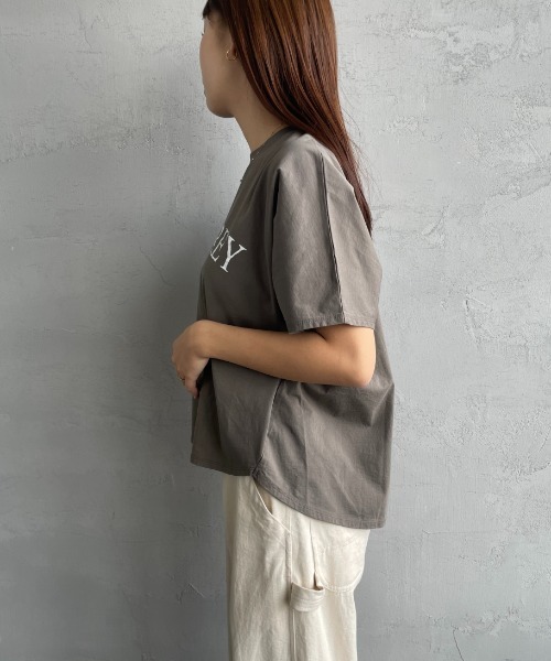MICA&DEAL（マイカ＆ディール）の「[MICA&DEAL/マイカアンドディール] 別注 MONTEREY ロゴプリントTシャツ（Tシャツ/カットソー・レディース・ネイビー/ホワイト/カーキ・F）」の20枚目の写真