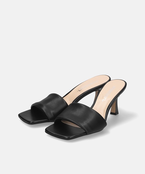 MAMIAN（マミアン）の「ワイドスクエアトゥ パデット ミュールサンダル (7.0cmヒール)（サンダル・レディース・ブラック系その他/ホワイト系その他/ブラック/シルバー・M/L/S）」の16枚目の写真