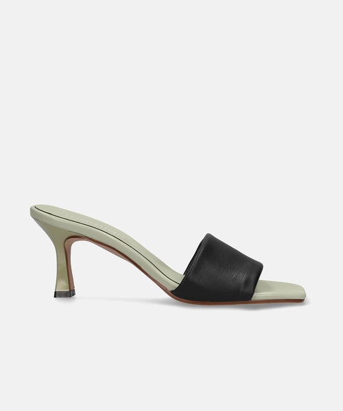 MAMIAN（マミアン）の「ワイドスクエアトゥ パデット ミュールサンダル (7.0cmヒール)（サンダル・レディース・ブラック系その他/ホワイト系その他/ブラック/シルバー・M/L/S）」の17枚目の写真