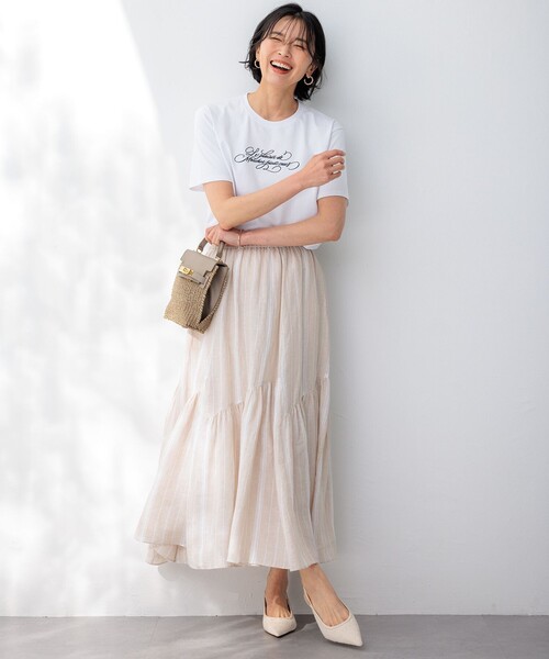 23区 L(ニジュウサンクオオキイサイズ)の「【井波麻里衣さんコラボ】カリグラフィー 刺繍 Tシャツ(Tシャツ/カットソー・レディース・ホワイト系/ブラック系/ブルー系/ベージュ系・44/46/48)」の7枚目の写真