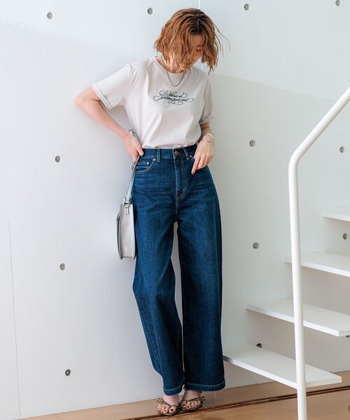 23区 L(ニジュウサンクオオキイサイズ)の「【井波麻里衣さんコラボ】カリグラフィー 刺繍 Tシャツ(Tシャツ/カットソー・レディース・ホワイト系/ブラック系/ブルー系/ベージュ系・44/46/48)」の13枚目の写真