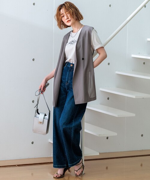 23区 L(ニジュウサンクオオキイサイズ)の「【井波麻里衣さんコラボ】カリグラフィー 刺繍 Tシャツ(Tシャツ/カットソー・レディース・ホワイト系/ブラック系/ブルー系/ベージュ系・44/46/48)」の14枚目の写真