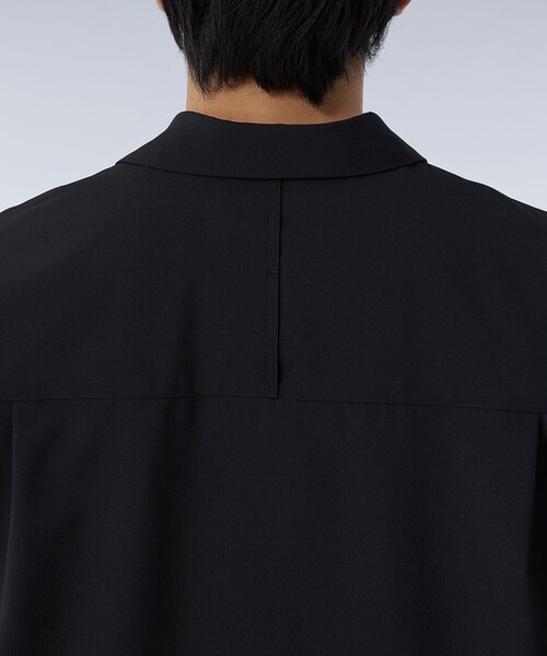 UNITED TOKYO（ユナイテッドトウキョウ）の「DRY WOOL スキッパーポロ｜セットアップ着用可能（シャツ/ブラウス・メンズ・ブラック/グレー・1/2）」の14枚目の写真