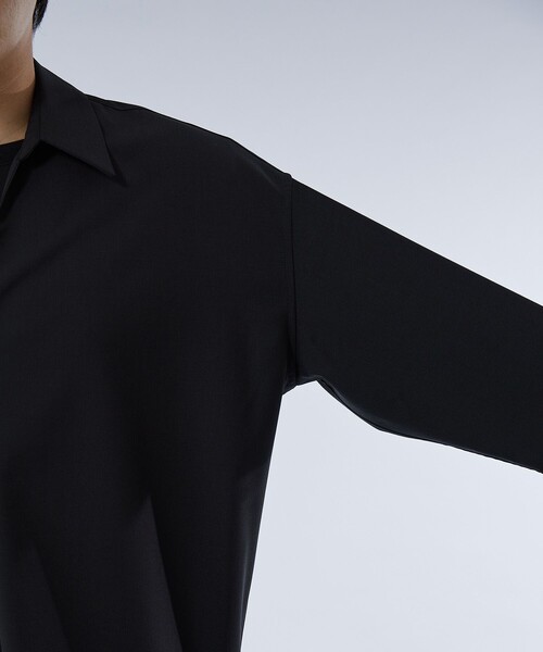 UNITED TOKYO（ユナイテッドトウキョウ）の「DRY WOOL スキッパーポロ｜セットアップ着用可能（シャツ/ブラウス・メンズ・ブラック/グレー・1/2）」の15枚目の写真