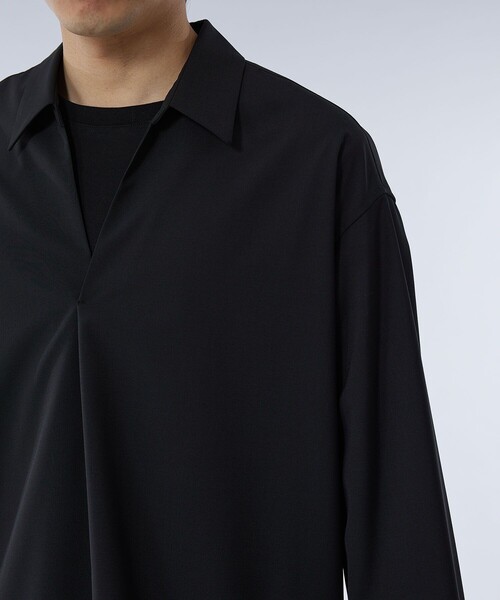 UNITED TOKYO（ユナイテッドトウキョウ）の「DRY WOOL スキッパーポロ｜セットアップ着用可能（シャツ/ブラウス・メンズ・ブラック/グレー・1/2）」の16枚目の写真