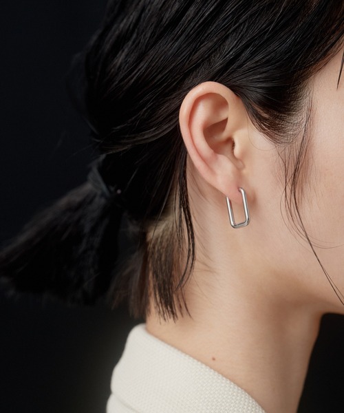 novice（ノーヴィス）の「【novice】Hinged Rectangle Hoop Pierce［Stainless］（ピアス（両耳用）・レディース・ゴールド/シルバー・FREE）」の4枚目の写真