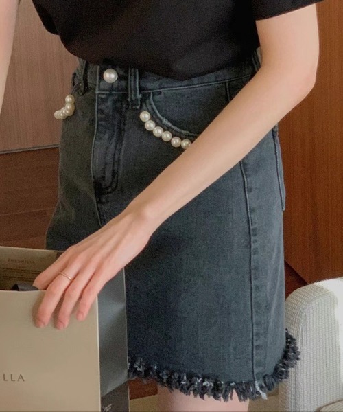 leune(ルネ)の「パールデニムミニスカート(スカート・レディース・ブルー/ブラック・FREE)」の7枚目の写真