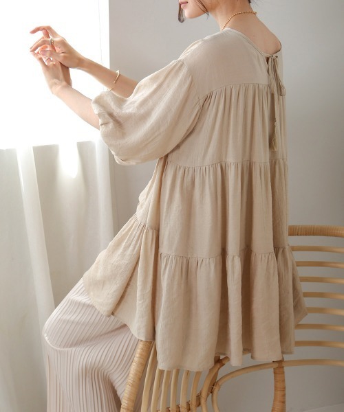 Bab（バブ）の「前後2WAYティアードトップス（シャツ/ブラウス・レディース・アイボリー/ベージュ/ブルー・M）」の3枚目の写真