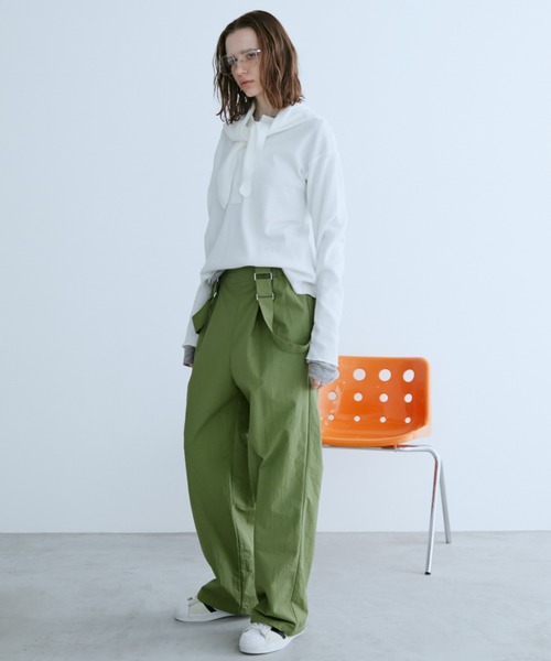 Auntie Rosa Holiday（アンティローザホリデー）の「ナイロンサイドシャーリングサロペット（サロペット/オーバーオール・レディース・カーキ/ブラック・FREE）」の8枚目の写真