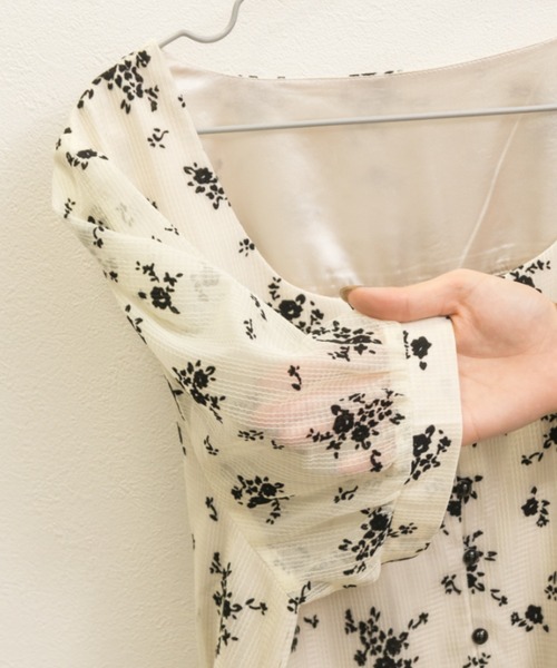 CLETTE(クレット)の「袖リボンフロッキー花柄シアーワンピース(ワンピース・レディース・ブルー/アイボリー・LL/3L/4L)」の22枚目の写真